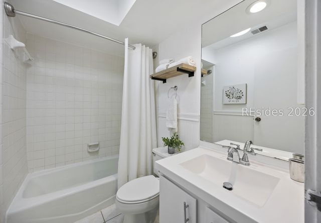 60 Carnoustie Rd Apt 984, Hilton Head Island, SC 29928