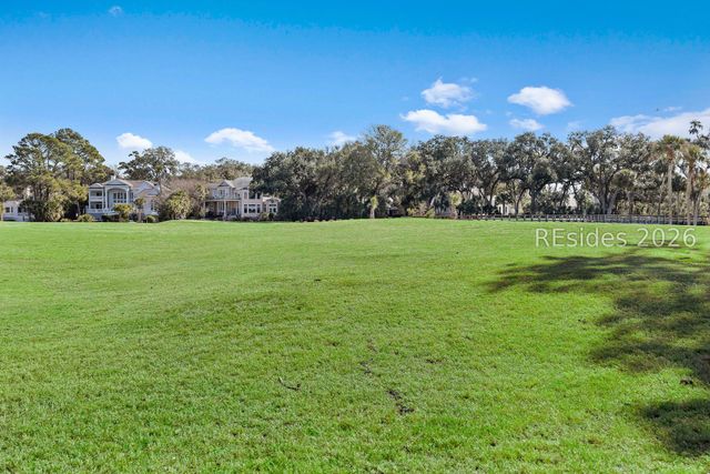 60 Carnoustie Rd Apt 984, Hilton Head Island, SC 29928