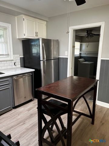 450 Wallace Street, Seguin, TX 78155