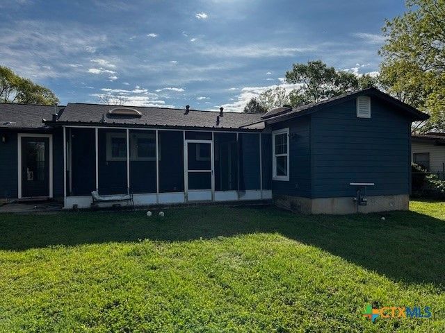 450 Wallace Street, Seguin, TX 78155