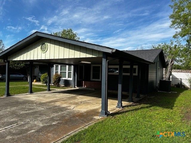 450 Wallace Street, Seguin, TX 78155