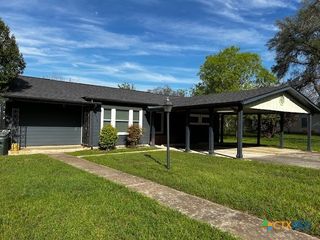 450 Wallace Street, Seguin, TX 78155