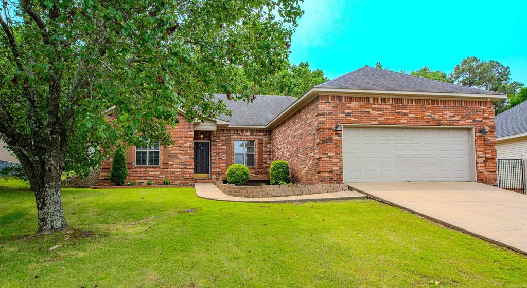 26 Emerald Drive, Maumelle, AR 72113