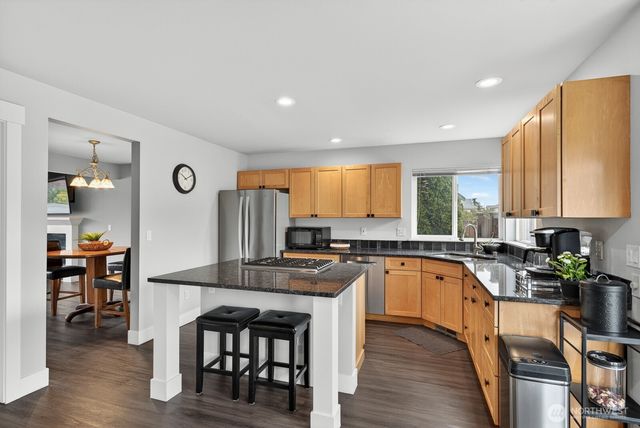 2215 37th Court, Anacortes, WA 98221