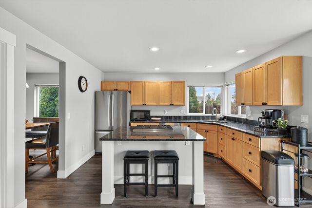2215 37th Court, Anacortes, WA 98221
