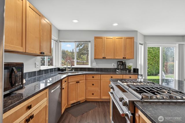 2215 37th Court, Anacortes, WA 98221