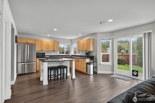 2215 37th Court, Anacortes, WA 98221