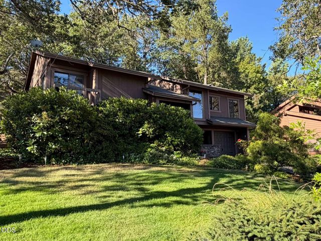 2586 Freedom Way, Medford, OR 97504