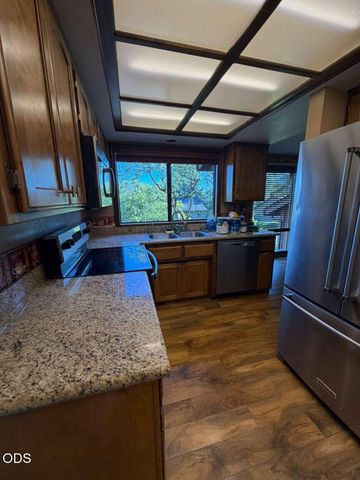 2586 Freedom Way, Medford, OR 97504