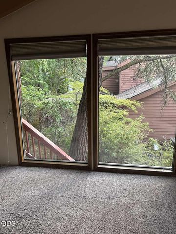 2586 Freedom Way, Medford, OR 97504