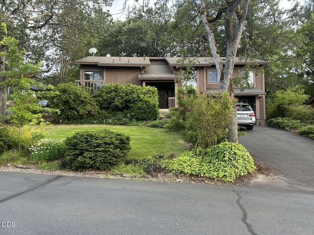 2586 Freedom Way, Medford, OR 97504