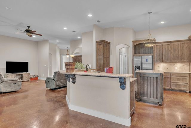 273 CR 4924, Troup, TX 75789