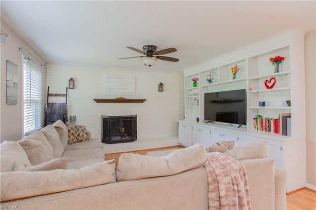 5343 Mapleton Street, Clemmons, NC 27012