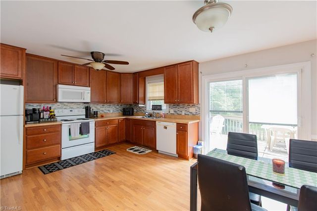5343 Mapleton Street, Clemmons, NC 27012