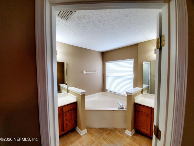 13988 FISH EAGLE Drive E, Jacksonville, FL 32226