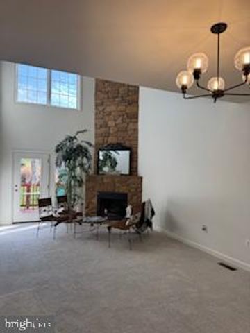 213 N VIEW CIR, Warrenton, VA 20186