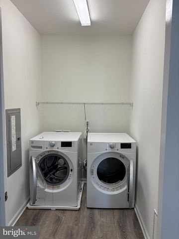 1321 SIERRA DR, Hamilton, NJ 08619