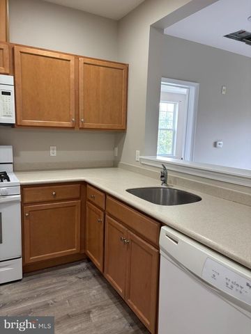 1321 SIERRA DR, Hamilton, NJ 08619