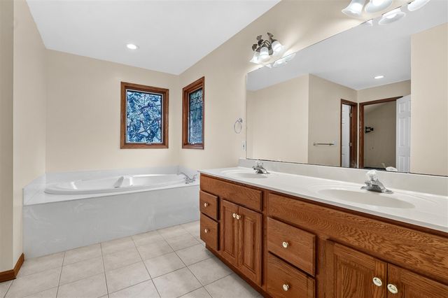 5151 Autumn Glen Street, Kalamazoo, MI 49009