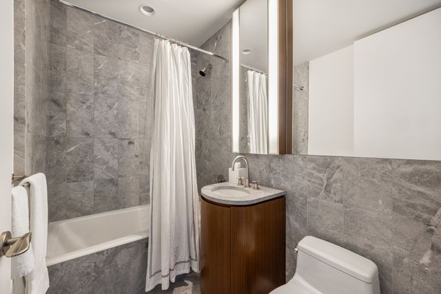 50 United Nations Plz Apt 29A, New York City, NY 10017