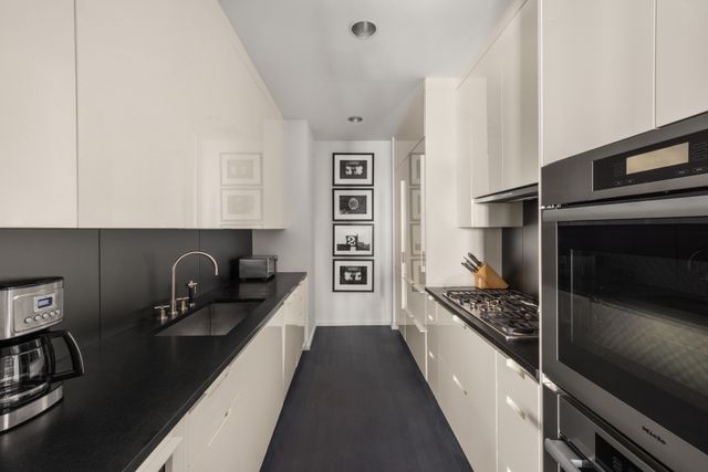 50 United Nations Plz Apt 29A, New York City, NY 10017