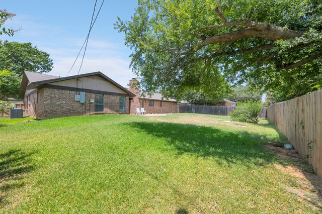 2127 Tanglewood Drive, Grapevine, TX 76051