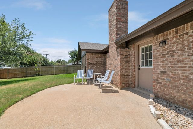 2127 Tanglewood Drive, Grapevine, TX 76051
