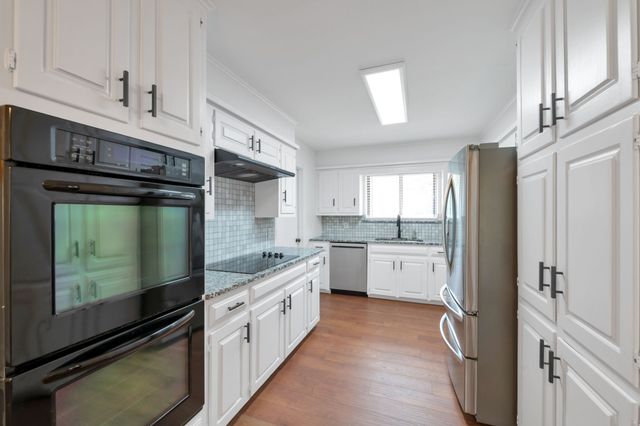2127 Tanglewood Drive, Grapevine, TX 76051