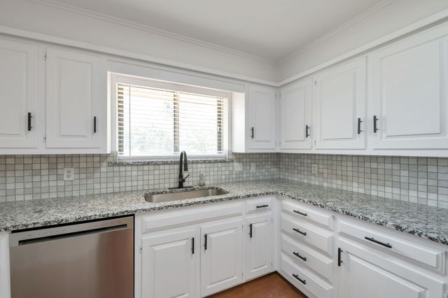 2127 Tanglewood Drive, Grapevine, TX 76051