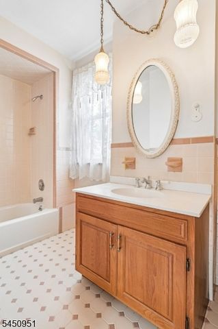 1120 Madison Hill Rd, Clark Twp., NJ 07066