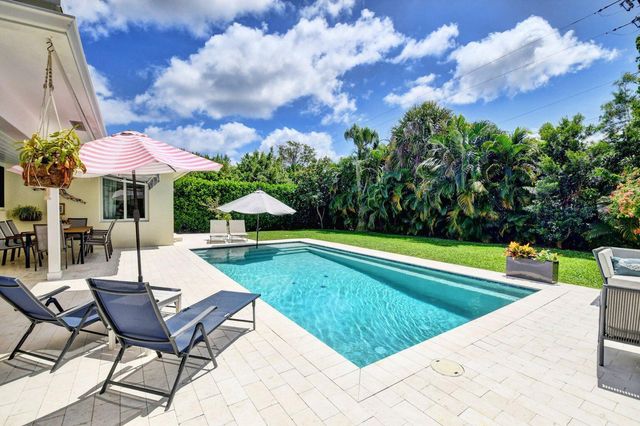 222 S Seacrest Circle, Delray Beach, FL 33444