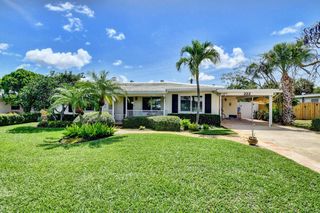 222 S Seacrest Circle, Delray Beach, FL 33444