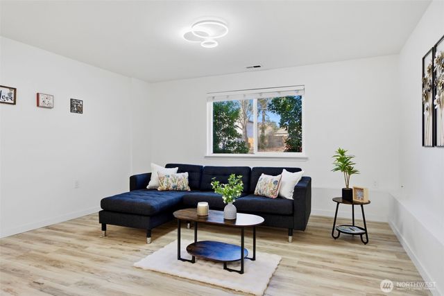 3704 166th Place SW, Lynnwood, WA 98037