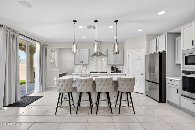 9022 W LUKE Avenue, Glendale, AZ 85305