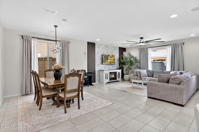9022 W LUKE Avenue, Glendale, AZ 85305