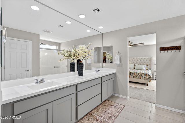 9022 W LUKE Avenue, Glendale, AZ 85305