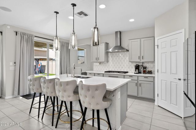 9022 W LUKE Avenue, Glendale, AZ 85305