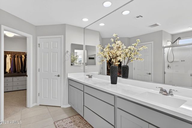 9022 W LUKE Avenue, Glendale, AZ 85305