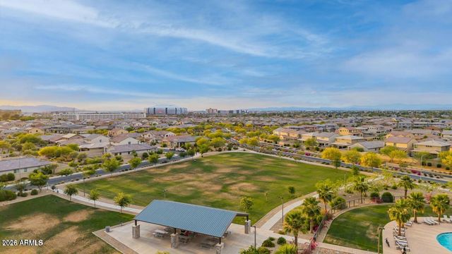 9022 W LUKE Avenue, Glendale, AZ 85305