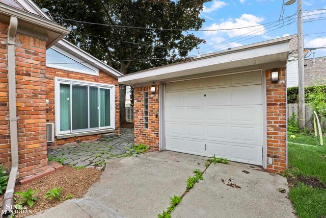 20631 Wedgewood Drive, Grosse Pointe Woods, MI 48236