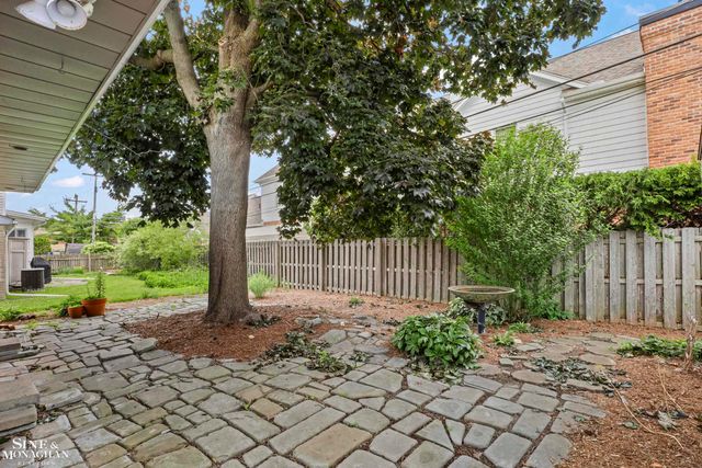 20631 Wedgewood Drive, Grosse Pointe Woods, MI 48236