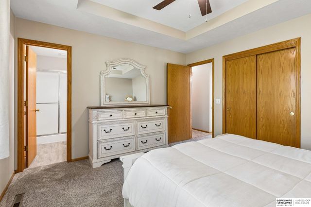 15322 Parker Plaza, Omaha, NE 68154