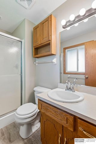 15322 Parker Plaza, Omaha, NE 68154