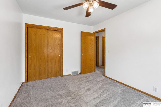 15322 Parker Plaza, Omaha, NE 68154