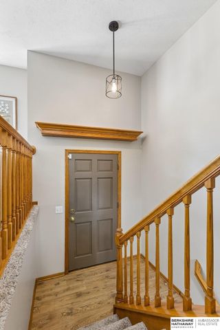 15322 Parker Plaza, Omaha, NE 68154
