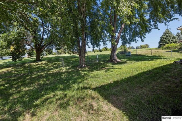 15322 Parker Plaza, Omaha, NE 68154