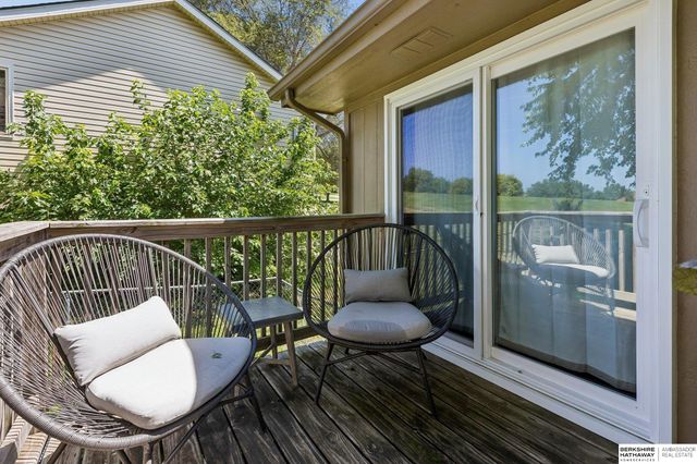 15322 Parker Plaza, Omaha, NE 68154