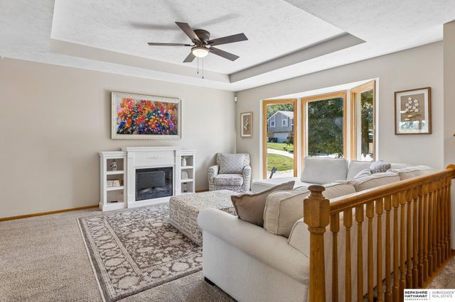 15322 Parker Plaza, Omaha, NE 68154