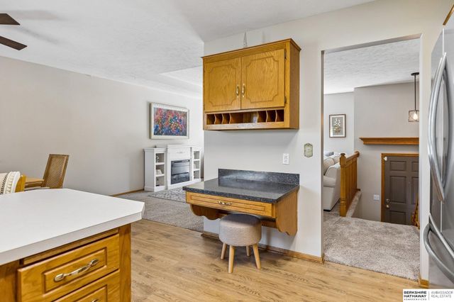 15322 Parker Plaza, Omaha, NE 68154
