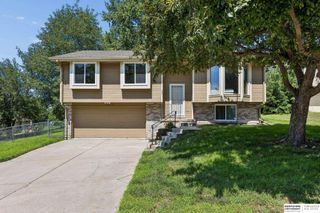 15322 Parker Plaza, Omaha, NE 68154